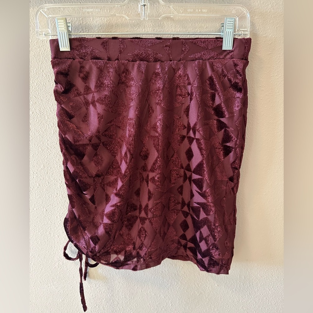 🔴 Textured Ruched Mini Skirt - NWT